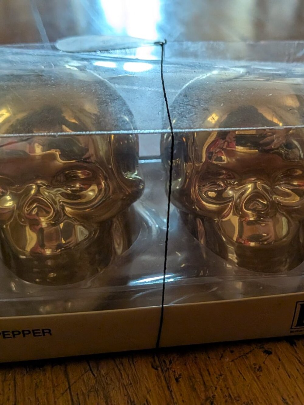 Gold Toned Skull Salt Pepper Halloween Boston Warehouse 2019 Model 63199